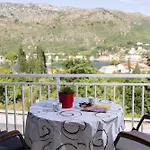 Doko, Bay Apartman