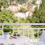 Doko, Bay Apartman