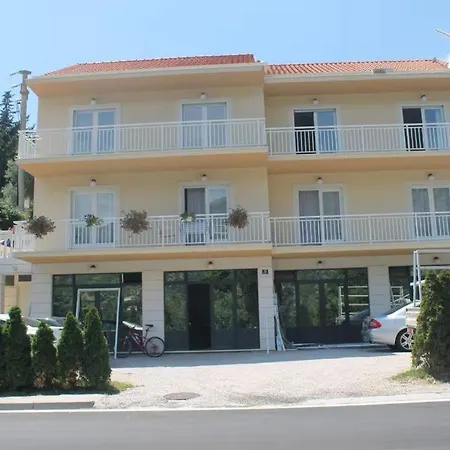 Doko, Bay Apartment