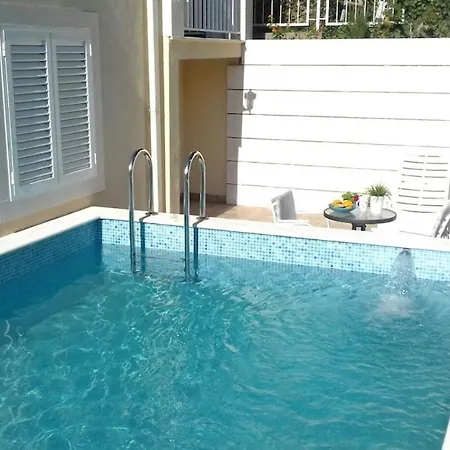 Doko, Bay Apartman Zaton