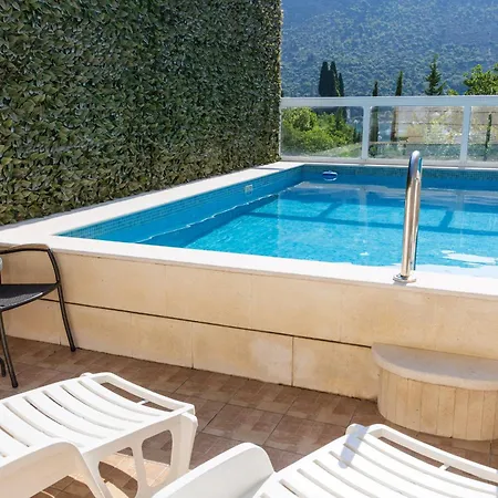 Doko, Bay Apartman