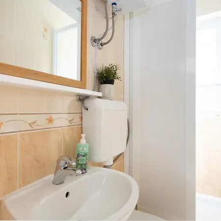 Doko, Bay Apartman Zaton