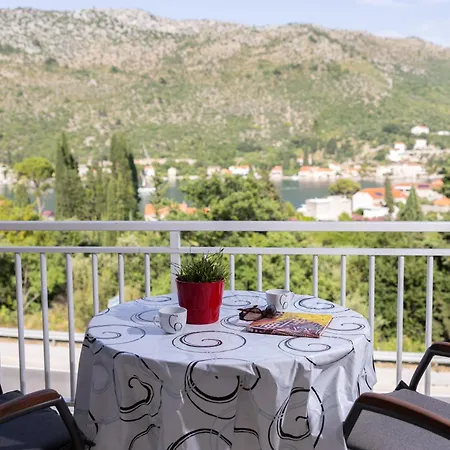 Doko, Bay Apartman