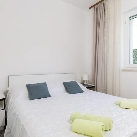 Doko, Bay Apartman Zaton