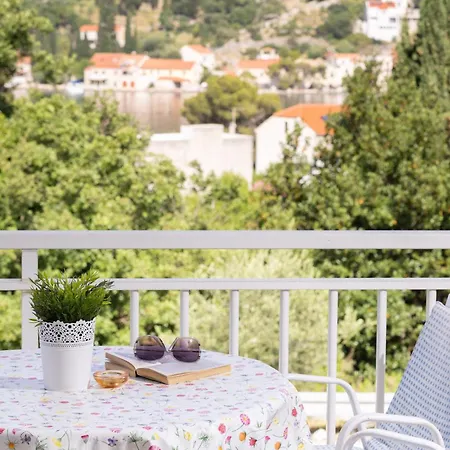 Doko, Bay Apartman