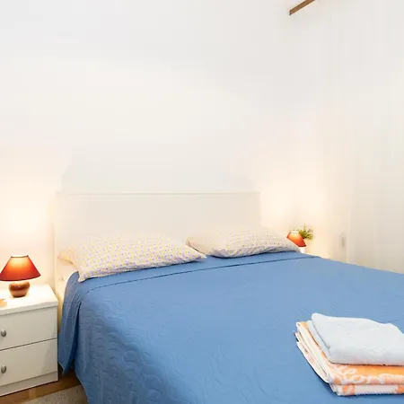 Doko, Bay Apartment