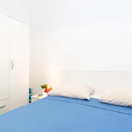 Doko, Bay Apartman Zaton